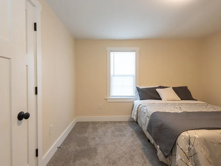 634 N Adams St — Photo 14