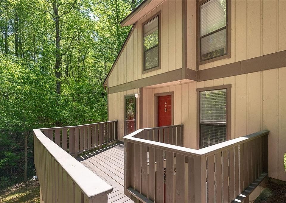 1st image of 703 Woodcliff Dr
