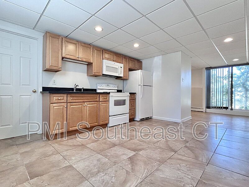 1st image of 14 Hamilton Ave APT 3