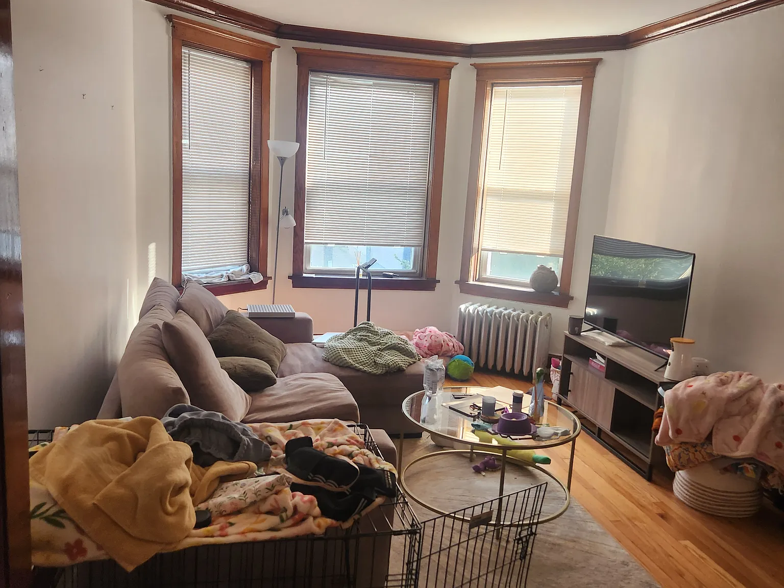 2210 W Wilson Ave — Photo 2