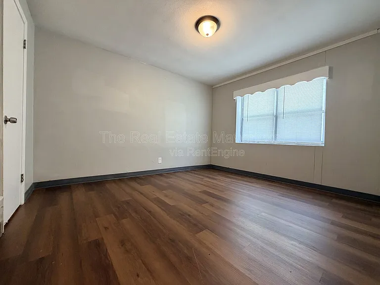 5601 Belaire Dr #D — Photo 7