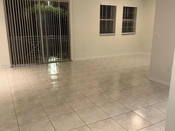 8956 W Flagler St APT 208, Miami, FL 33174