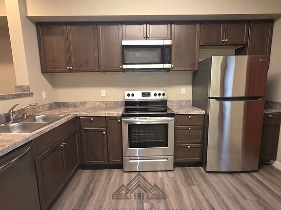 4th image of 135 SW Silverstar Ln #4