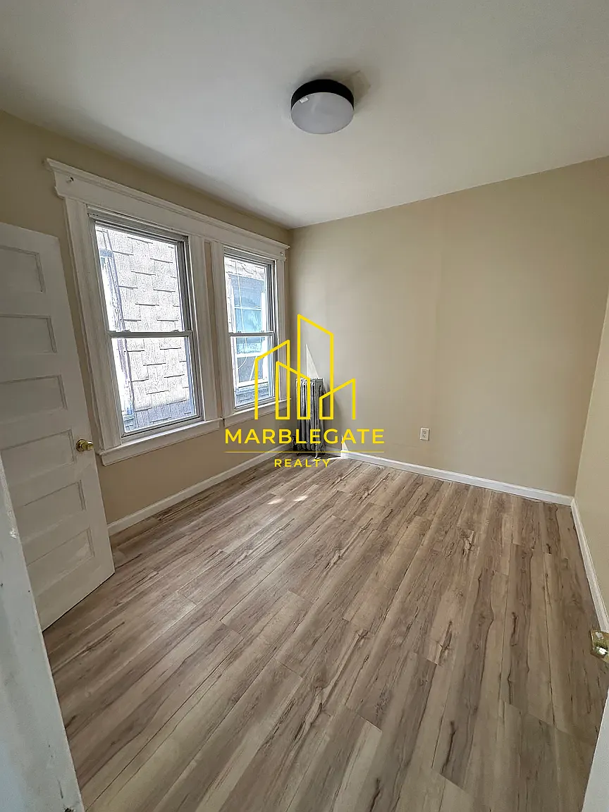 3 bed, 1050 sqft, $2,200 — Photo 4