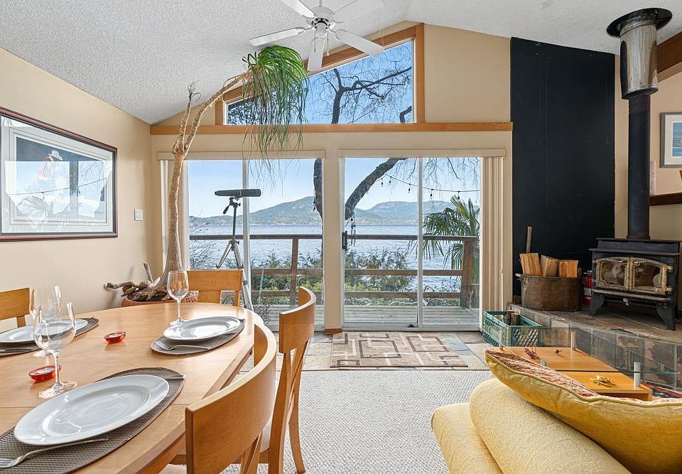 47 Brunswick Beach Rd, Lions Bay, BC V0N 2E0 MLS R2886306 Zillow