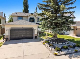 90 N Riverview Cir SE, Calgary, AB T2C4K1