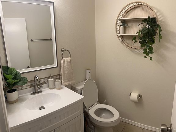 4th image of 9027 Moonstone Dr NE