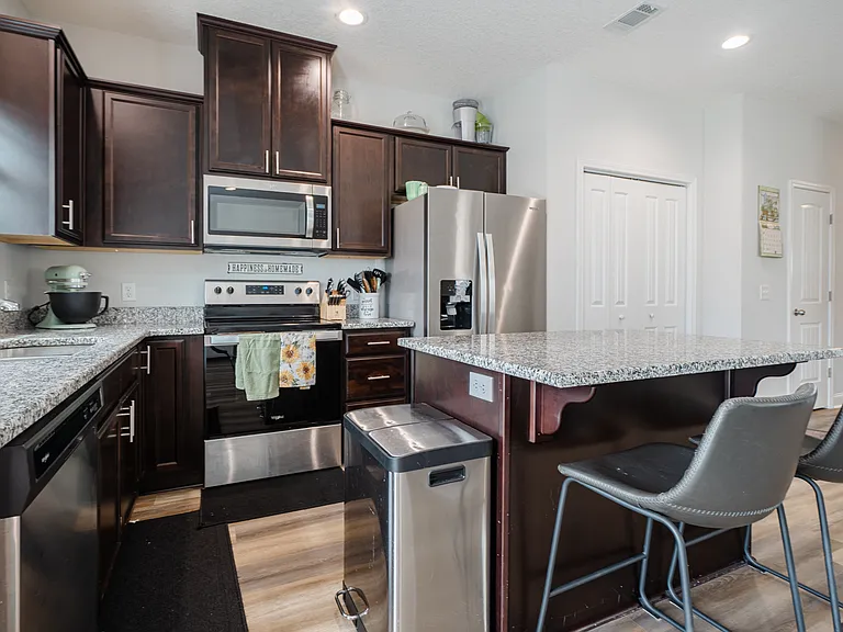 890 Grayson Ave — Photo 12