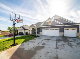 1004 Blanch Ct, Mantorville, MN 55955