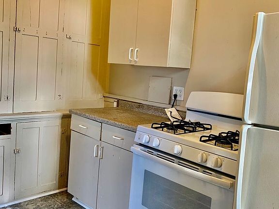5th image of 1007 N Townsend St