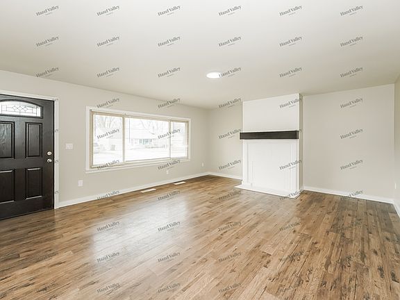 3rd image of 400 Anne Dr