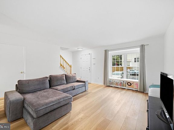 4th image of 666 Lions Gate Ln