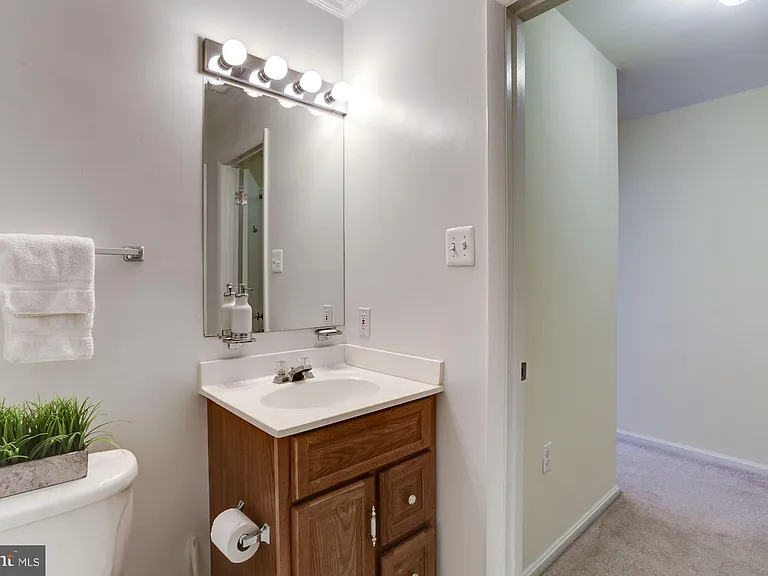 6069 Crown Royal Cir — Photo 23