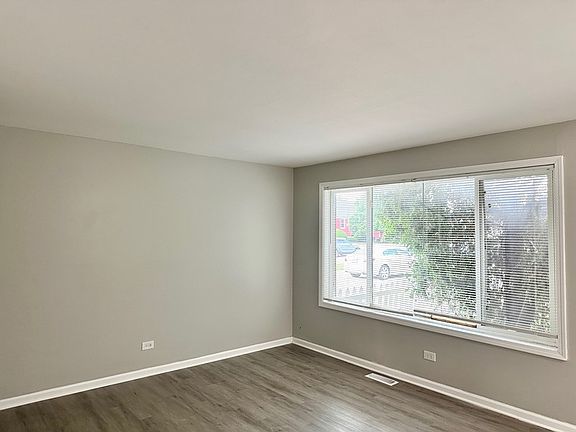 3rd image of 1715 E Roosevelt Rd #1