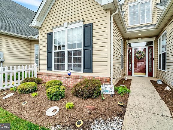 5th image of 202 Dorchester Dr