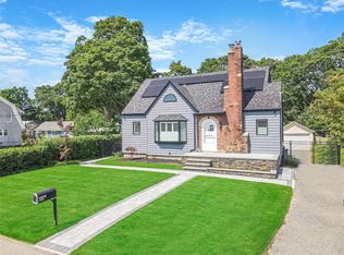 22 Bayview Ave, East Patchogue, NY 11772