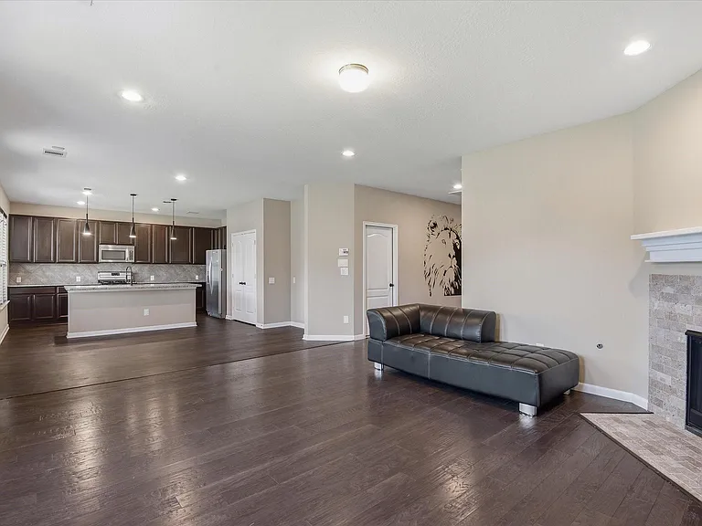 16515 Williamstown Dr — Photo 2