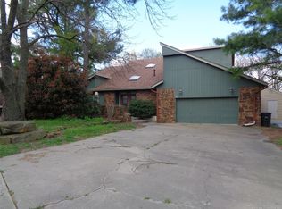 200 SE Quail Ridge Loop, Bartlesville, OK 74006