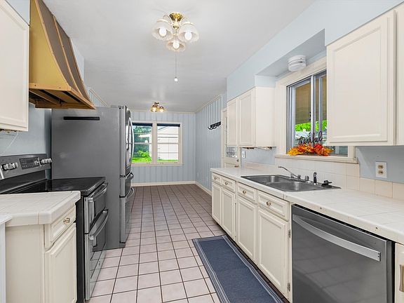 5th image of 1379 Vera Cruz St