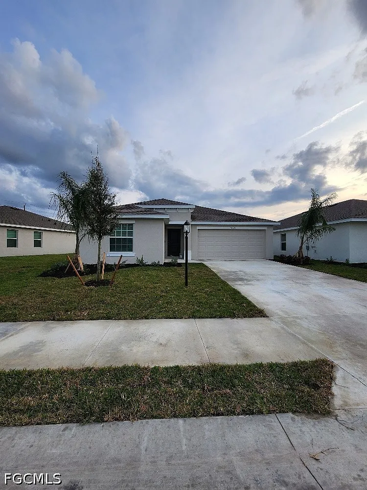 4 bed, 2.0 bath, 1931 sqft, $2,000 — Photo 1
