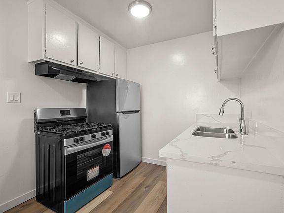 3rd image of 634 W 92nd St #F10