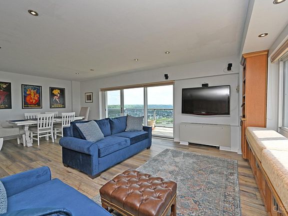 4th image of 2200 Victory Pkwy Unit 1403