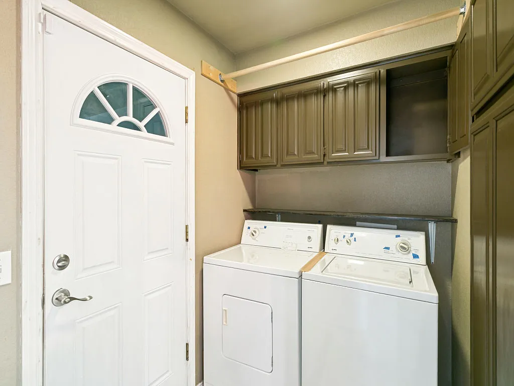 3 bed, 1950 sqft, $2,600 — Photo 3