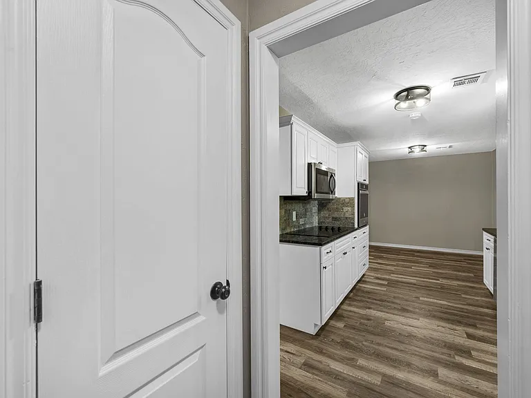 6943 NW Eisenhower Dr — Photo 13