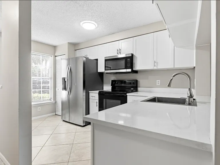 5380 Jubilee Way — Photo 2