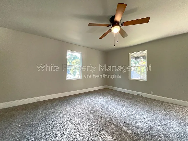 706 Hillside St — Photo 4