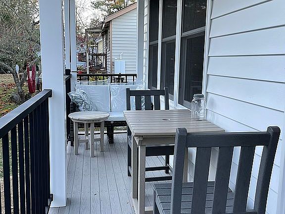 5th image of 104 Mimosa Dr
