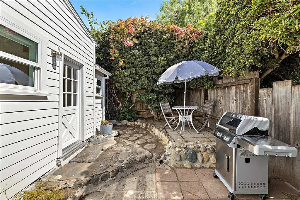 1 bed, 1.5 bath, 550 sqft, $5,000 — Photo 3