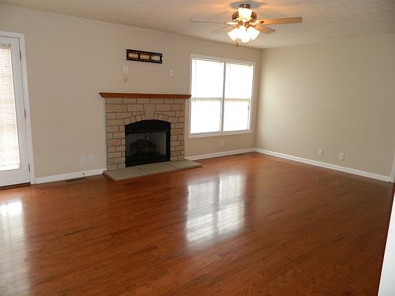3rd image of 3117 Twelve Oaks Blvd
