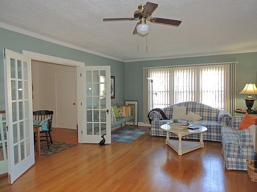 3rd image of 236 E 8th St #A