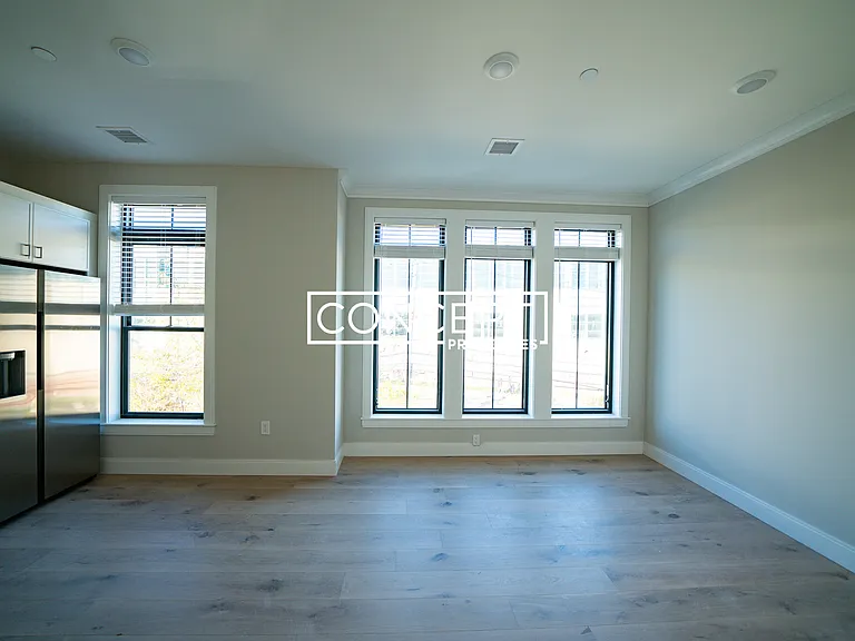 157 Everett St #301 — Photo 2