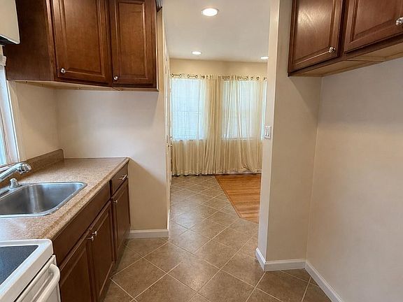 3rd image of 2041 Colonial Avenue
