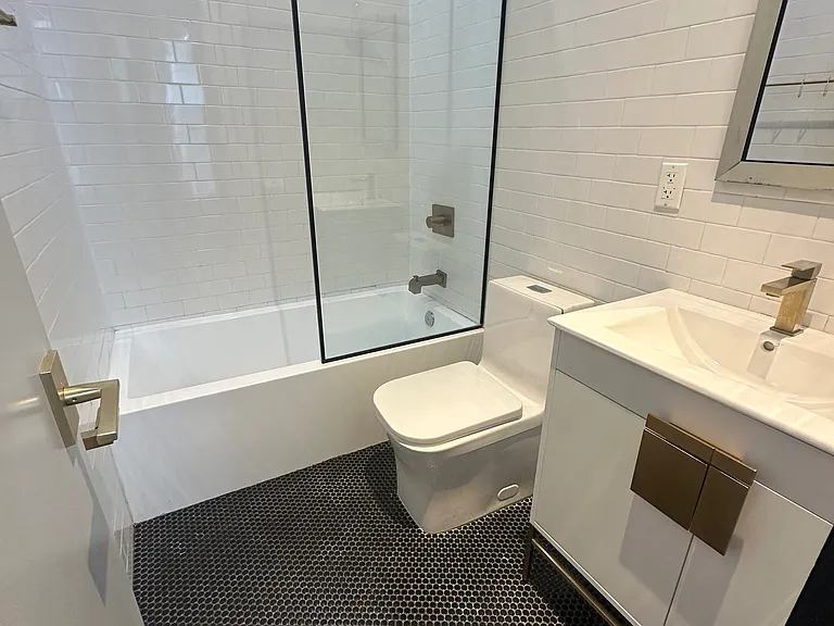 41 Van Wagenen Ave #4LL — Photo 4