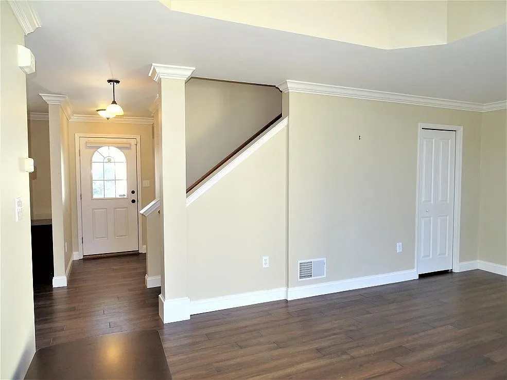 3 bed, 2178 sqft, $2,695 — Photo 2