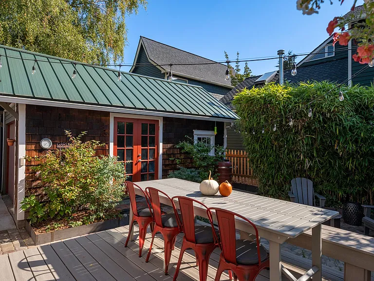 517 W Pleasant Pl — Photo 23