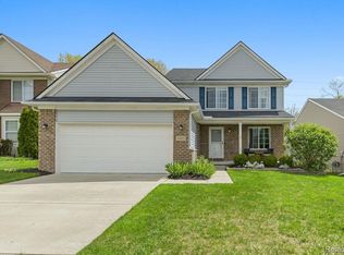 1582 Arbor View Ln, Howell, MI 48843