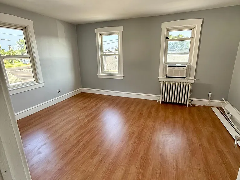 25 College Ave #B — Photo 3