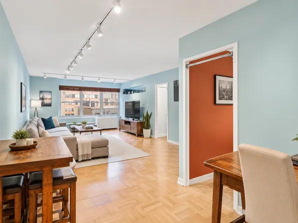 370 East 76th Street image 1 of 10