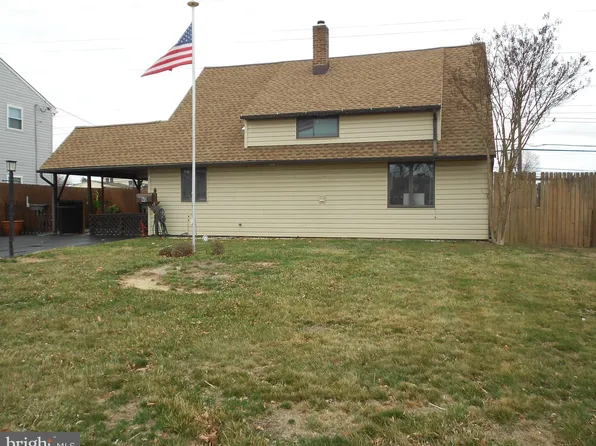 40 Coral Ln, Levittown, PA 19055