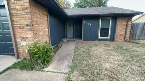 1118 E Knapp Ave — Photo 2