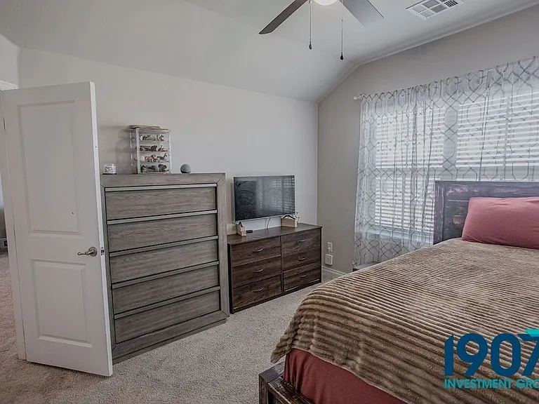 2501 Caden Ct — Photo 32