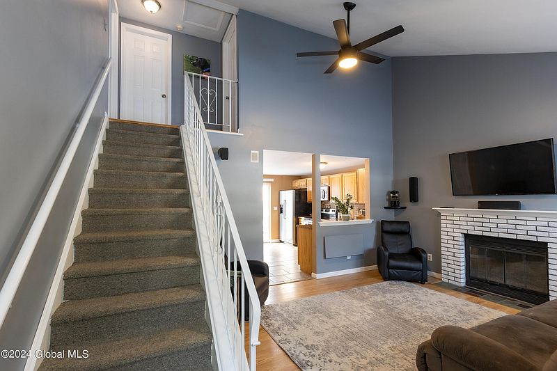 3rd image of 22 Pepperbush Place