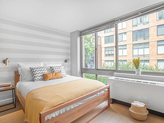 3rd image of 130 W 15th St APT 12M