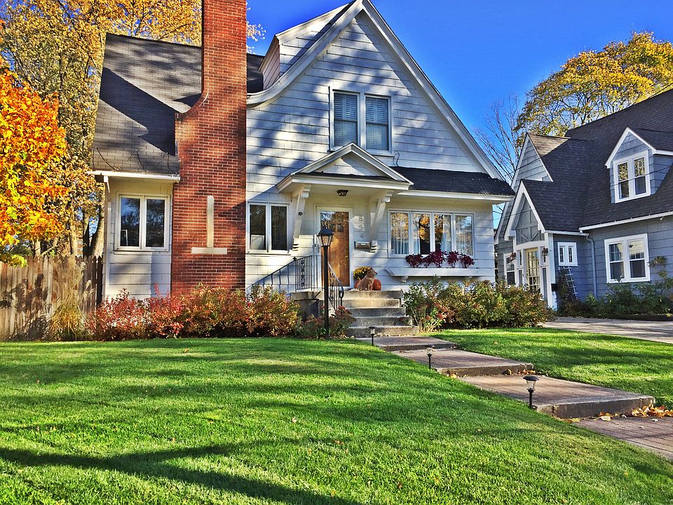 1st image of 854 Lakeside Dr SE