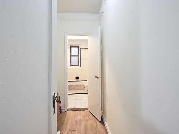 5th image of 909 E 29th St APT 2G