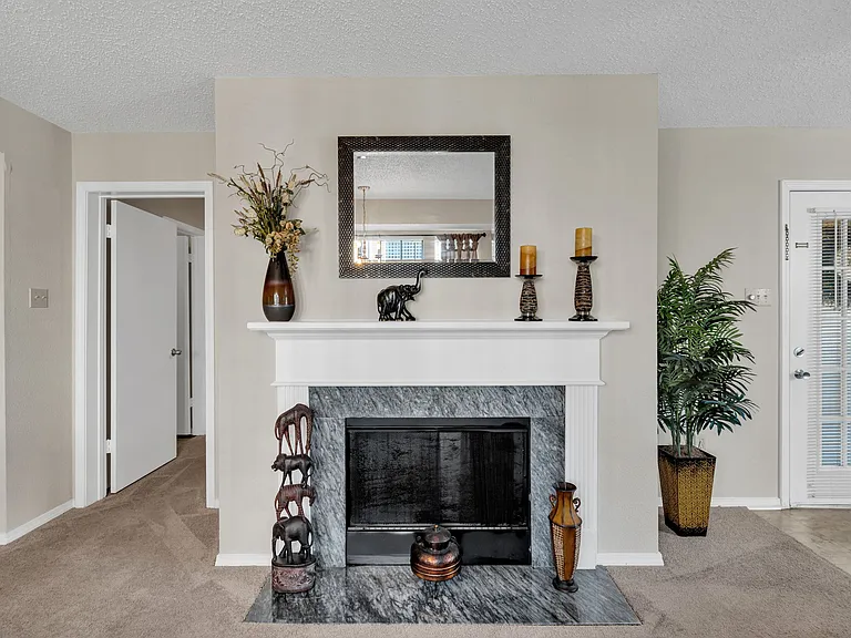 Seasons Apartments — Photo 8